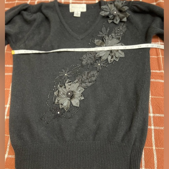 Vintage Rebecca Gray Wool Angora Black Floral Beaded Embroidered Sweater Size S - Picture 8 of 11